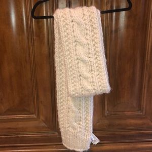 NWT Abercrombie & Fitch knitted scarf